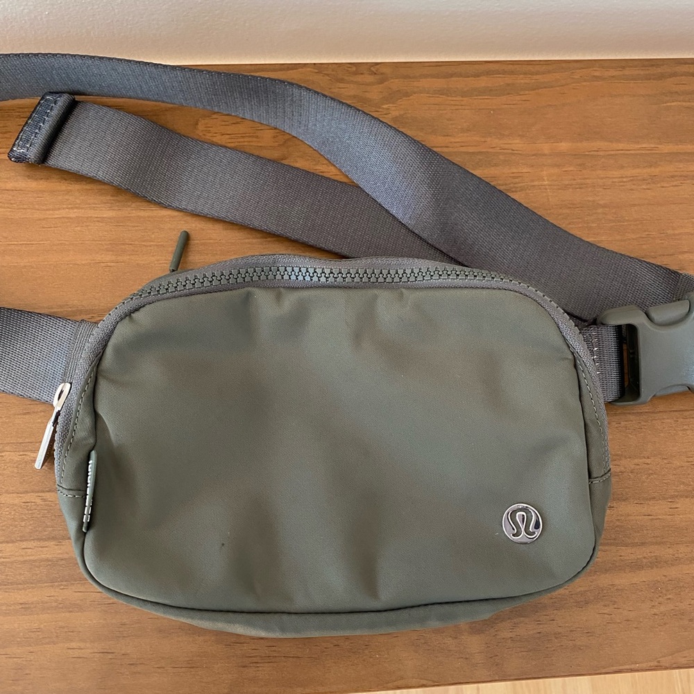 Lululemon Green Everywhere Belt Bag